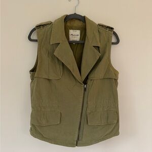 MADEWELL safari vest with pockets, collar, and  asymmetrical zipper